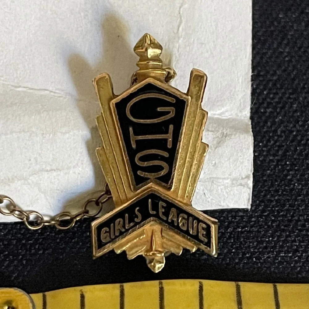 Vintage Girls League President Pin Gavel Brooch Gold Tone Officer Jewelry‎ GHS